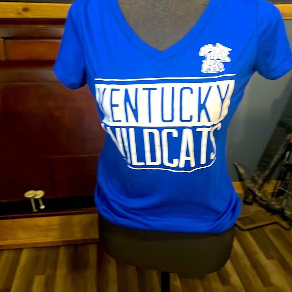 University of Kentucky v-neck tshirt